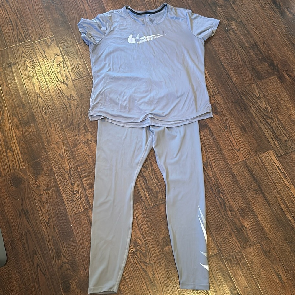 Nike Women’s Dri-Fit Swoosh Run Matching Set